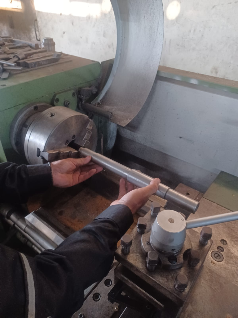 Machining & Bubut Presisi Shaft Kompresor