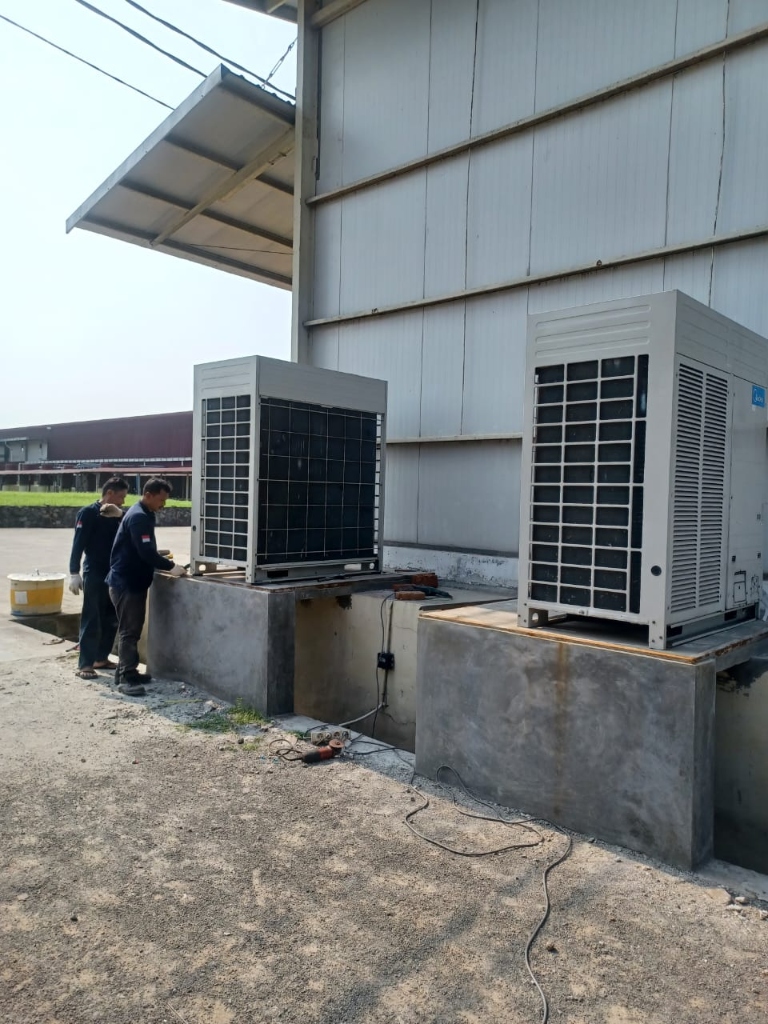 Instalasi Outdoor Unit AC VRF Commercial